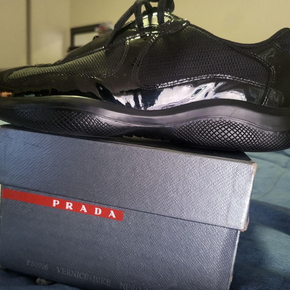 Prada - Picture 3 of 5